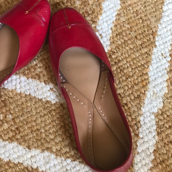Red leather hand made Indian slippers - Picture 2 of 3